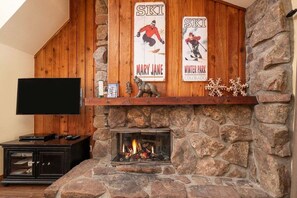 SWP Beaver Village 333 fireplace and TV