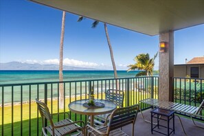 Dine in al fresco from your private lanai