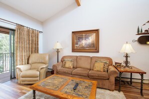 SWP Beaver Village 931 living room