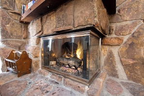 SWP Beaver Village 221 gas fireplace