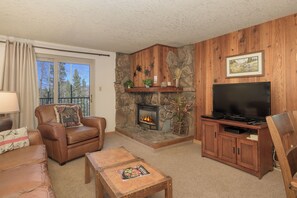 SWP Beaver Village 724 living room fireplace TV