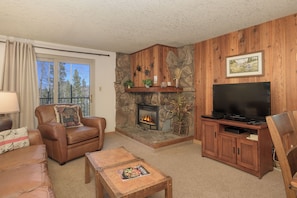 SWP Beaver Village 724 living room fireplace TV