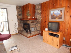 StayWinterParkBeaverVillageCondos TV and Fireplace unit 1812