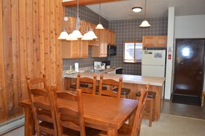 StayWinterPark Beaver Village Condos dining area unit 834