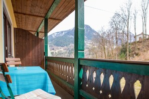 Mayerhaus Wohnung 3, Ferienwohnung für 5 Personen-Balkon mit Bergblick