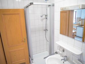 Mayerhaus Wohnung 6, Ferienwohnung für 5 Personen-Badezimmer