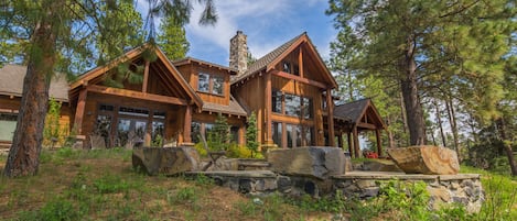 Frog Point in Suncadia Resort! - Private setting perched above two ponds and the Rope Rider Golf Course.