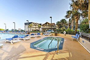 Community Pool & Hot Tub