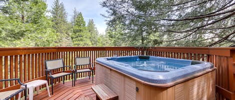 Lake Arrowhead Vacation Rental | 3BR | 2BA | Stairs Required | 1,360 Sq Ft