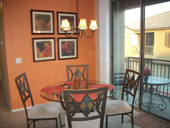 Beautiful dining for 4, plus 3 at the counter. New stoneware, glasses, cookware. 