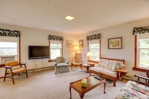 Living Room | Free WiFi | Central A/C