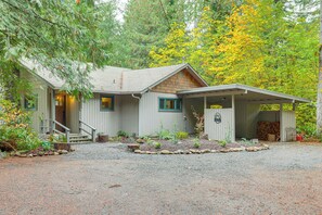 Exterior | Outdoor Seating & Dining