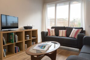 TV / DVD player, docking station, digital radio, DVD selection and guidebooks