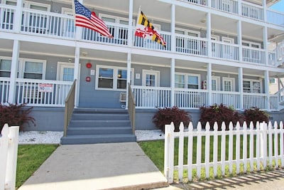 Newly remodeled Condo w/ pool/parking! Walk to beach/boardwalk!!