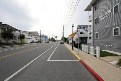 Newly remodeled Condo w/ pool/parking! Walk to beach/boardwalk!!