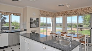Chef's kitchens and breakfast corner