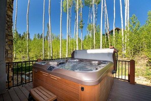 SWP 667 Leland Creek Private outdoor hot tub