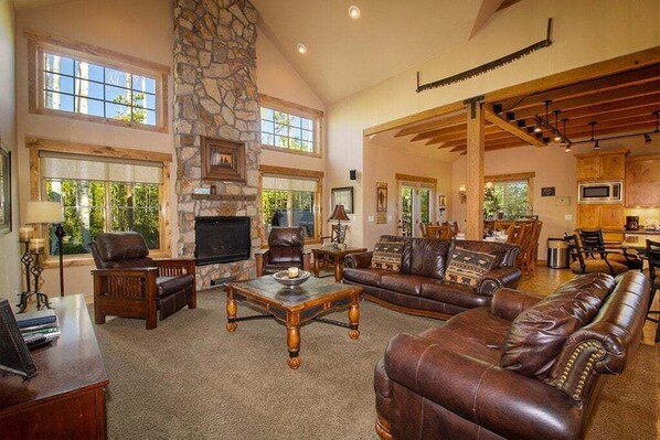 SWP 667 Leland Creek main living room