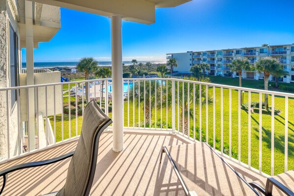 Lovely Balcony overlooking the ocean and resort 