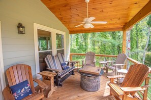 Amazing outdoors deck space...