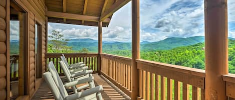 Sevierville Vacation Rental Cabin | 4BR | 3BA | 3,456 Sq Ft | Stairs Required