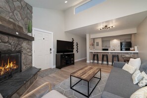 SWP Meadow Ridge 18-11 main living area