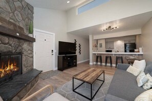 SWP Meadow Ridge 18-11 main living area