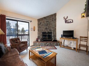 SWP Meadow Ridge 2806 Living Room Fireplace and TV