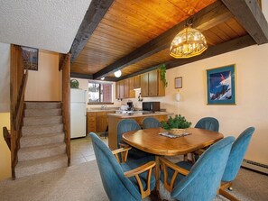SWP Meadow Ridge 2806 Dining Area