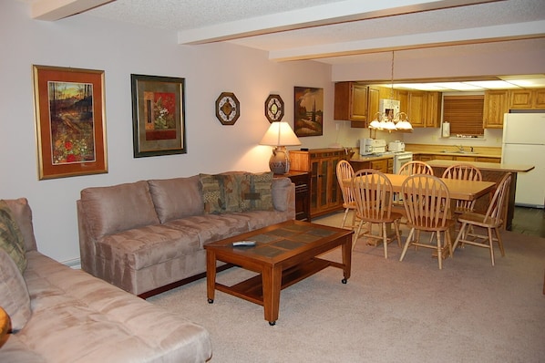 StayWinterPark-Hi-Country-Haus-Living Room (2) unit 2201