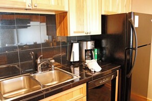 SWP Meadow Ridge 8-6 Kitchen details