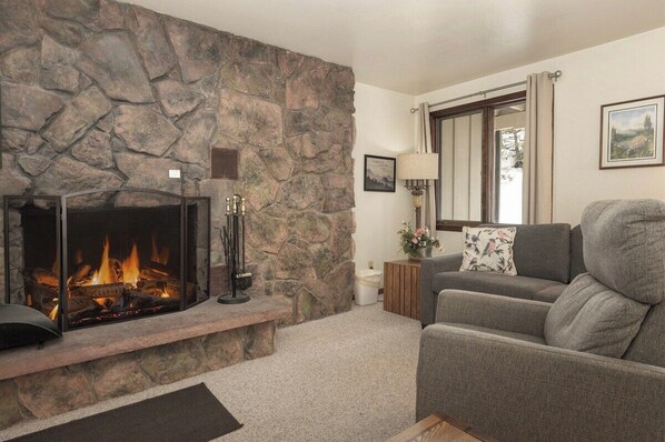 SWP Hideaway Village Alpine 4 living area