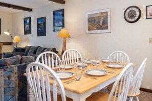 SWP Hi Country Haus 1913 dining area