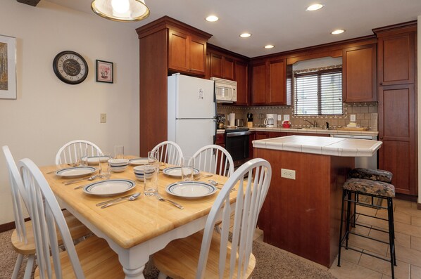 SWP Hi Country Haus 1913 dining and kitchen
