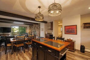 SWP HC 2121 kitchen and dining
