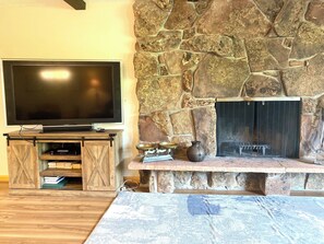 SWP HC1805 Living room with fireplace
