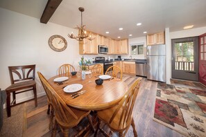 SWP Hi Country Haus 2007 dining area