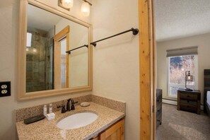 SWP Hi Country Haus 1801 master bath vanity
