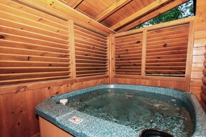 The hot tub on the back balcony is waiting for you after those long days of shopping or hiking.