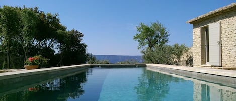 piscine et ciel de Provence