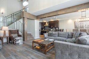Living Room / Flat Screen TV / Gas Fireplace