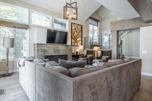 Living Room / Flat Screen TV / Gas Fireplace