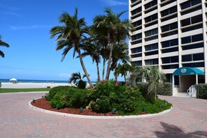 Main building entrance with beach access and cul de sac for easy luggage dropoff