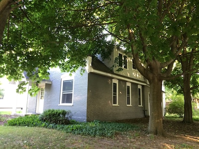 "The Treehouse" Near Downtown Holland