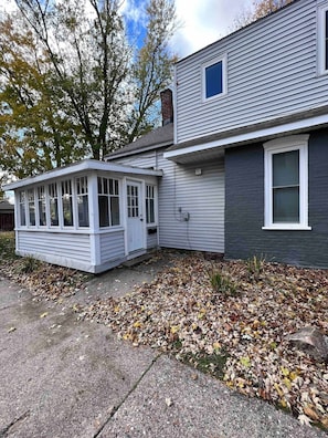 Shared porch entrance
