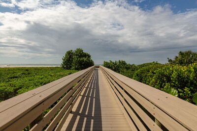 Steps to the Beach - Peak at the Gulf - Beautifully Decorated - JW Alternative! 