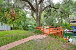 Riverfront Deck | Dogs Welcome w/ Fee