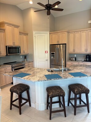 Fully equipped kitchen