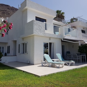 Modern 2 bed in popular Los Gigantes with  private garden, terrace & sea views