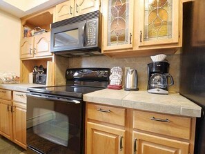 StayWinterPark_61Jabberwocky_Kitchen